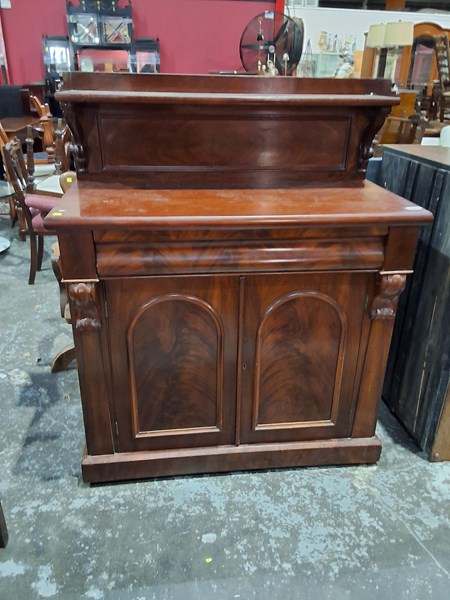 Lot 198 - CHIFFONIER