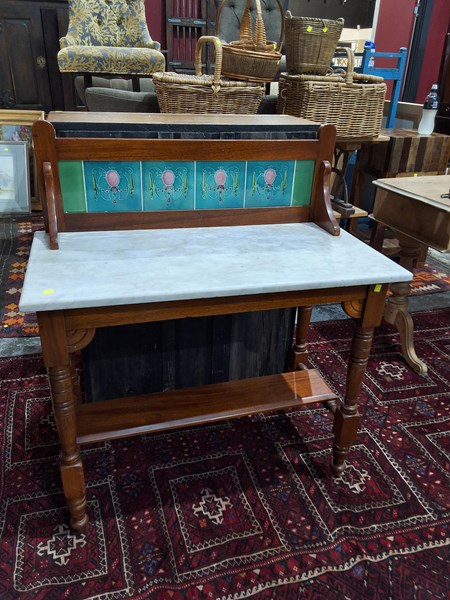 Lot 233 - WASHSTAND