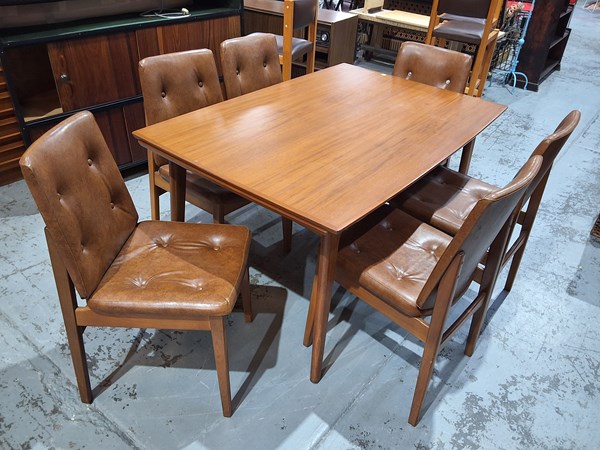 Lot 382 - DINING SUITE