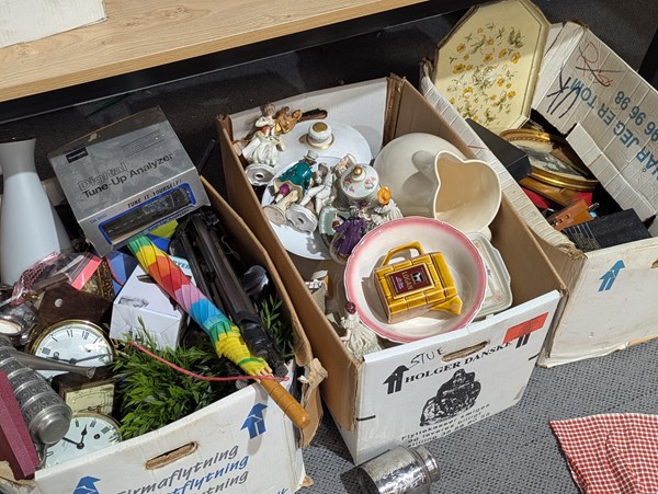 Lot 420 - VINTAGE COLLECTABLES