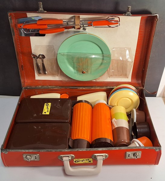 Lot 1488 - PICNIC SET