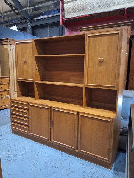 Lot 374 - WALL UNIT