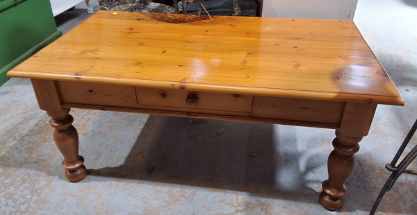 Lot 363 - COFFEE TABLE