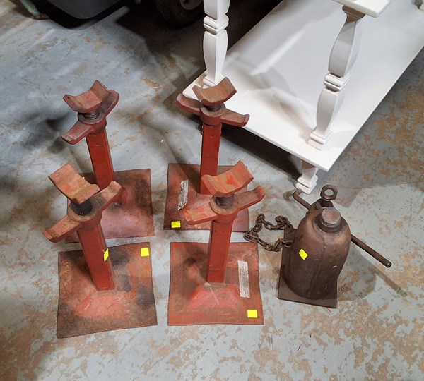 Lot 353 - JACK STANDS