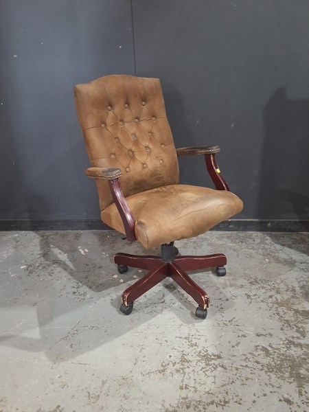 Lot 176 - DESK CHAIR