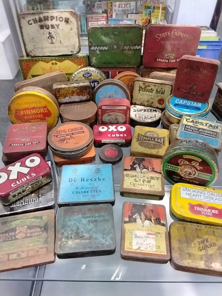 Lot 1526 - TOBACCO TINS