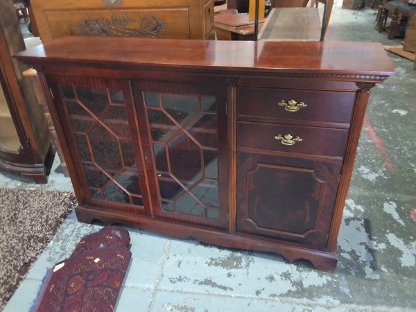 Lot 42 - CABINET