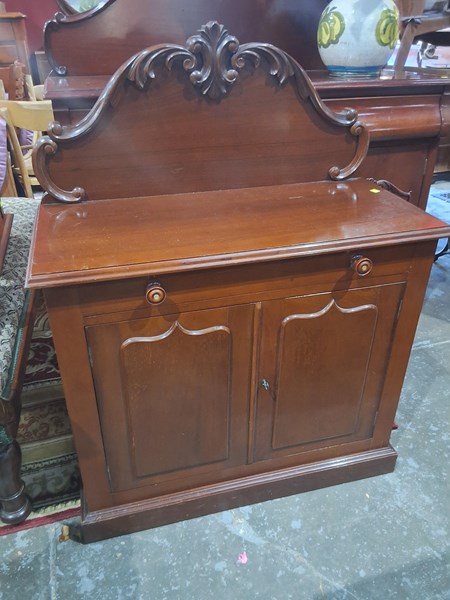 Lot 173 - CHIFFONIER