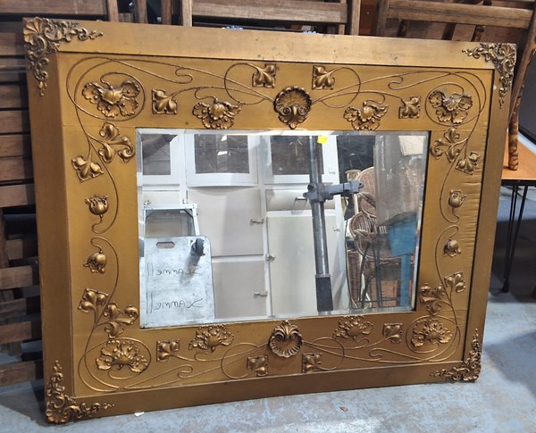 Lot 4 - WALL MIRROR
