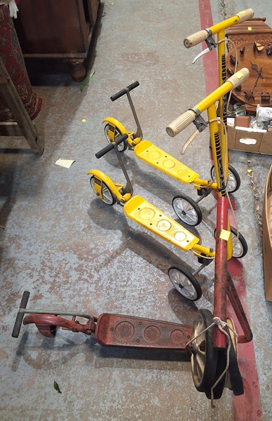 Lot 534 - KICK N GO SCOOTERS