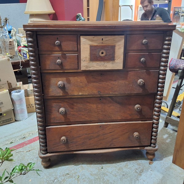 Lot 186 - CHEST OF DRAWERS