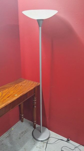 Lot 75 - FLOOR LAMP