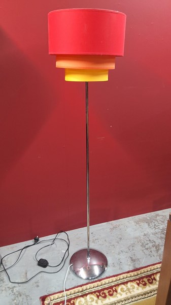 Lot 192 - FLOOR LAMP