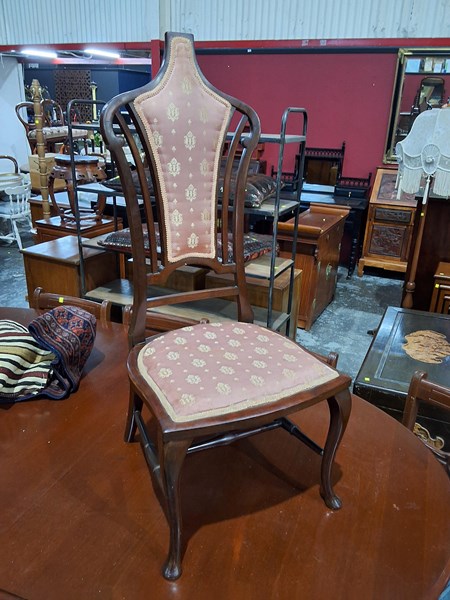 Lot 29 - NURSING CHAIR