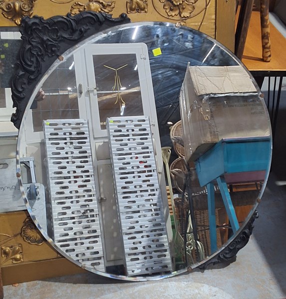 Lot 84 - WALL MIRROR