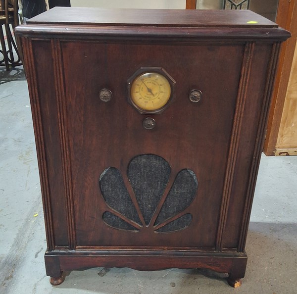 Lot 449 - CONSOLE RADIO