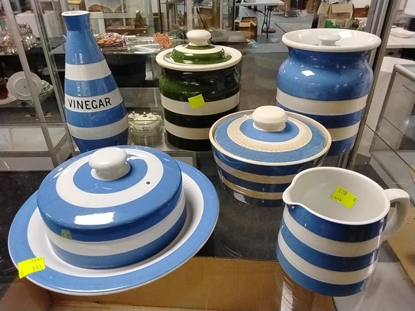 Lot 1394 - COLLECTION OF TG GREEN CORNISHWARE