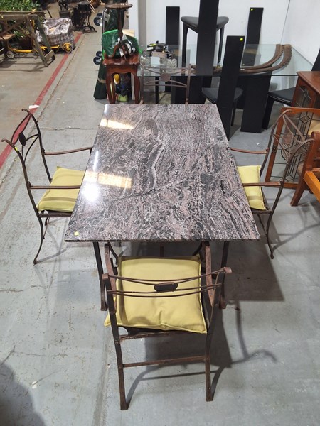 Lot 523 - OUTDOOR SETTING