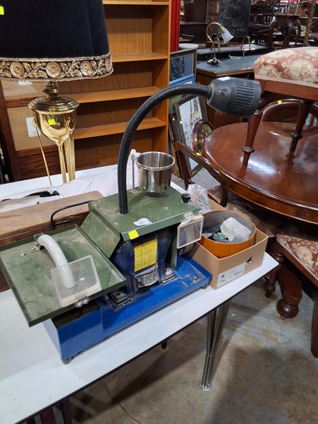 Lot 571 - LAPIDARY MACHINE