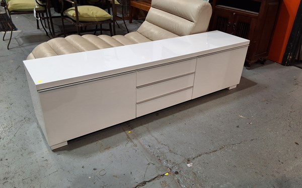 Lot 506 - ENTERTAINMENT UNIT