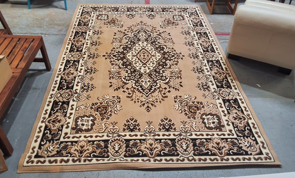 Lot 465 - FLOOR RUG