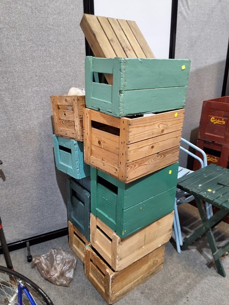 Lot 427 - CRATES