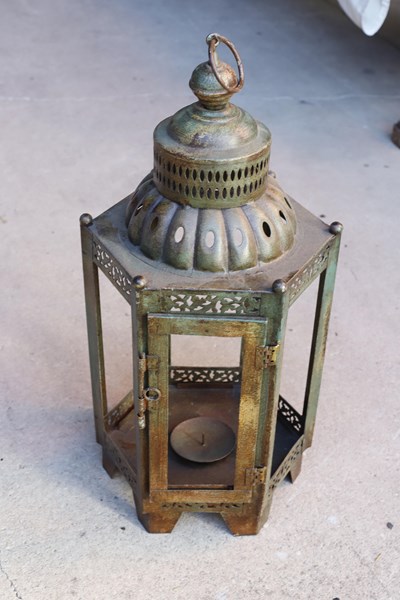 Lot 223 - LANTERN