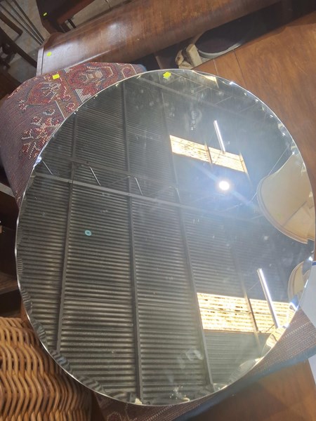 Lot 490 - WALL MIRROR