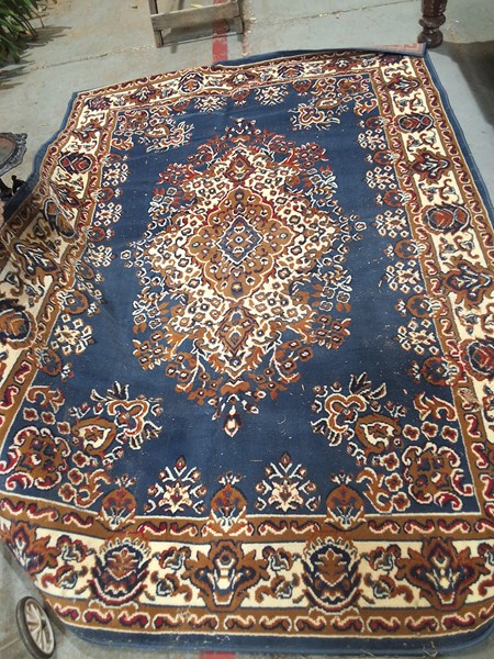 Lot 533 - RUG