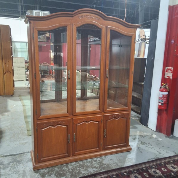 Lot 224 - DISPLAY CABINET