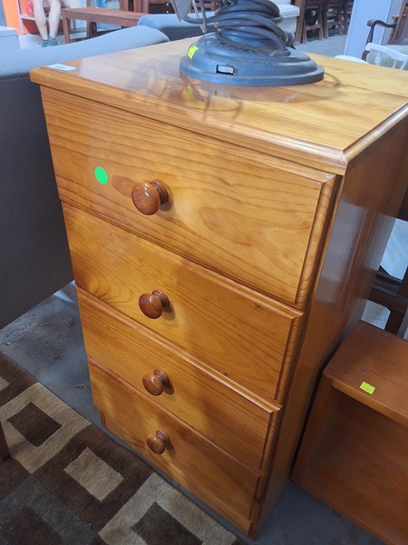 Lot 476 - CHEST OF DRAWERS