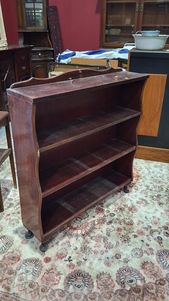 Lot 111 - BOOKSHELF