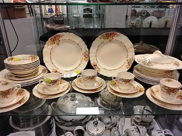 Lot 1232 - DINNER SERVICE