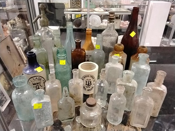 Lot 1412 - COLLECTABLE BOTTLES