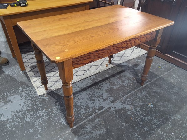 Lot 184 - KITCHEN TABLE