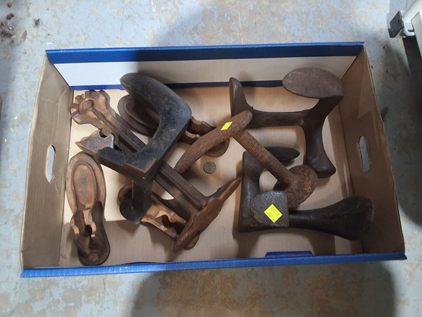 Lot 289 - SHOEMAKERS TOOLS