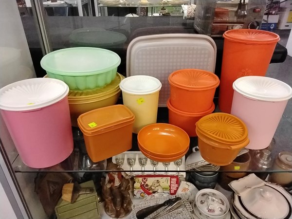 Lot 1393 - TUPPERWARE