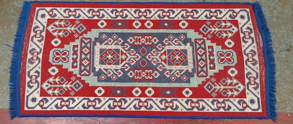 Lot 492 - ENTRANCE RUG