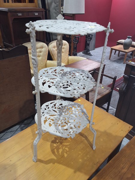 Lot 191 - PLANTER STAND