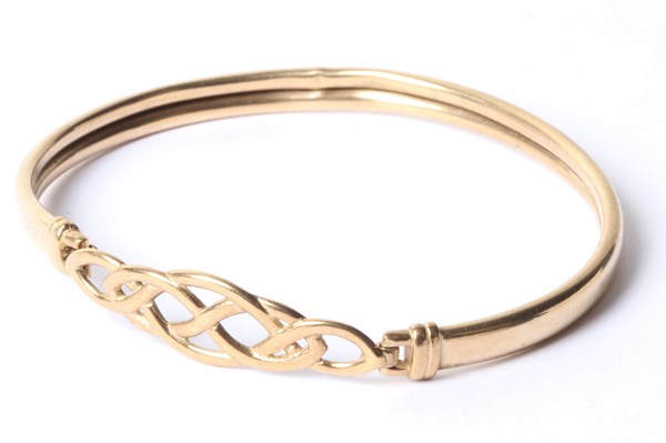 Lot 1022 - GOLD BANGLE