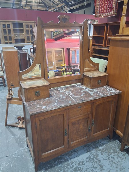 Lot 71 - DRESSER