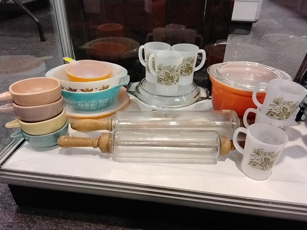 Lot 1447 - PYREX AND ROLLING PINS