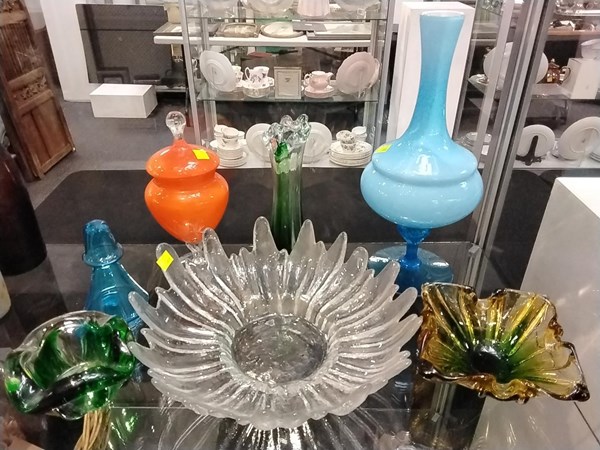 Lot 1413 - COLOURED GLASS