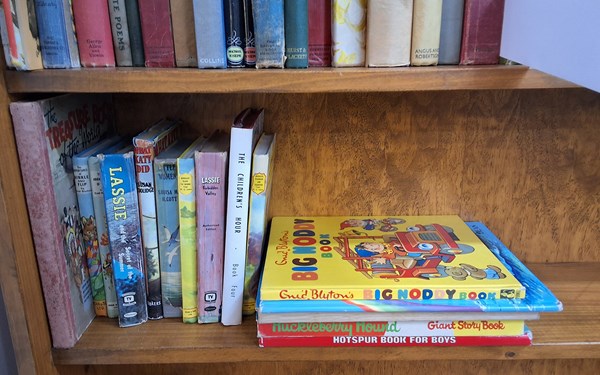 Lot 1414 - CHILDRENS BOOKS