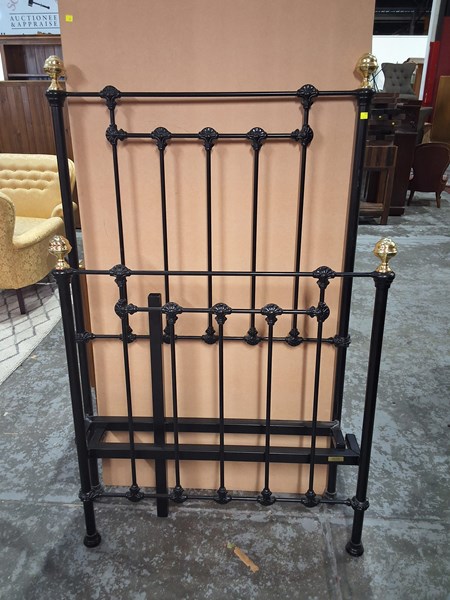 Lot 282 - BED FRAME