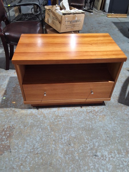 Lot 539 - TELEVISION CABINET