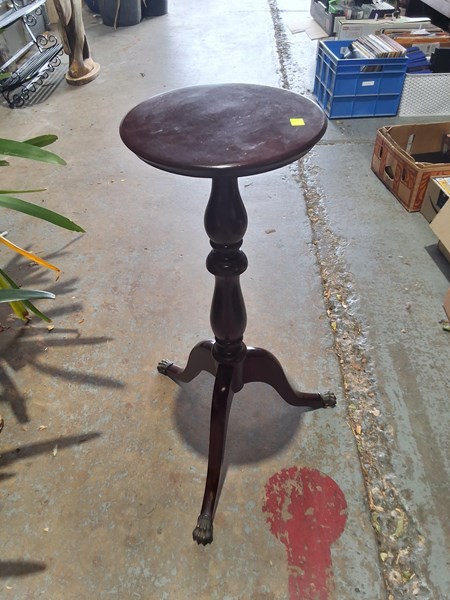 Lot 269 - PEDESTAL