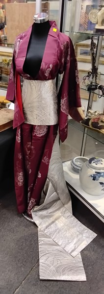 Lot 1209 - KIMONO