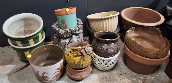 Lot 522 - PLANT POTS