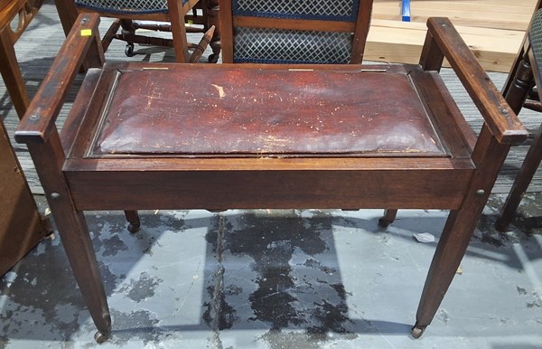 Lot 123 - PIANO STOOL